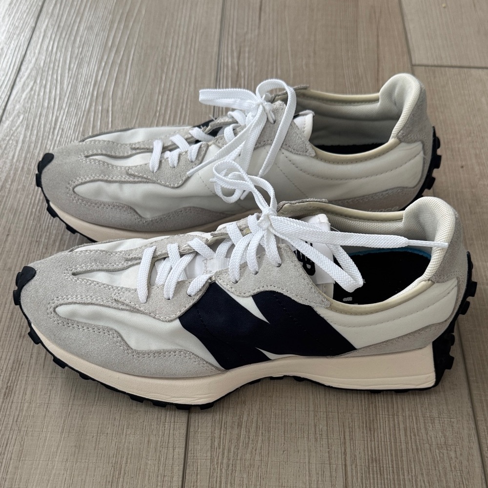 New Balance 327 women’s tennis shoes size 9.5